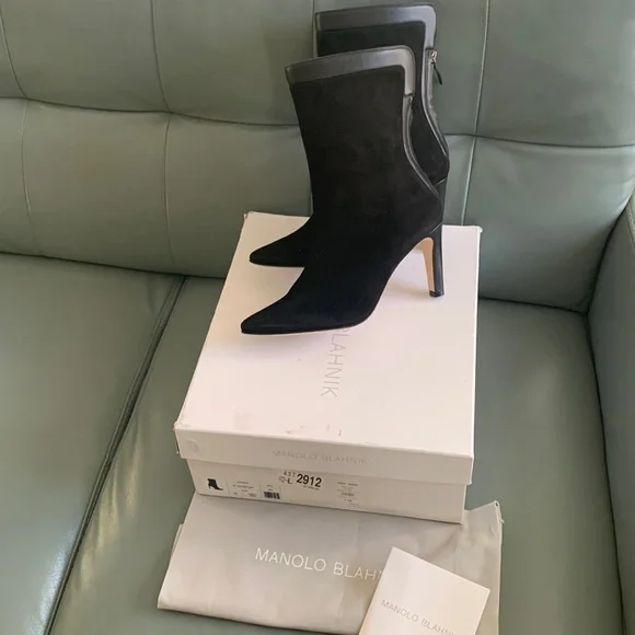 Manolo Blahnik Zufapla Suede Stiletto Ankle Booties - Picture 2 of 8